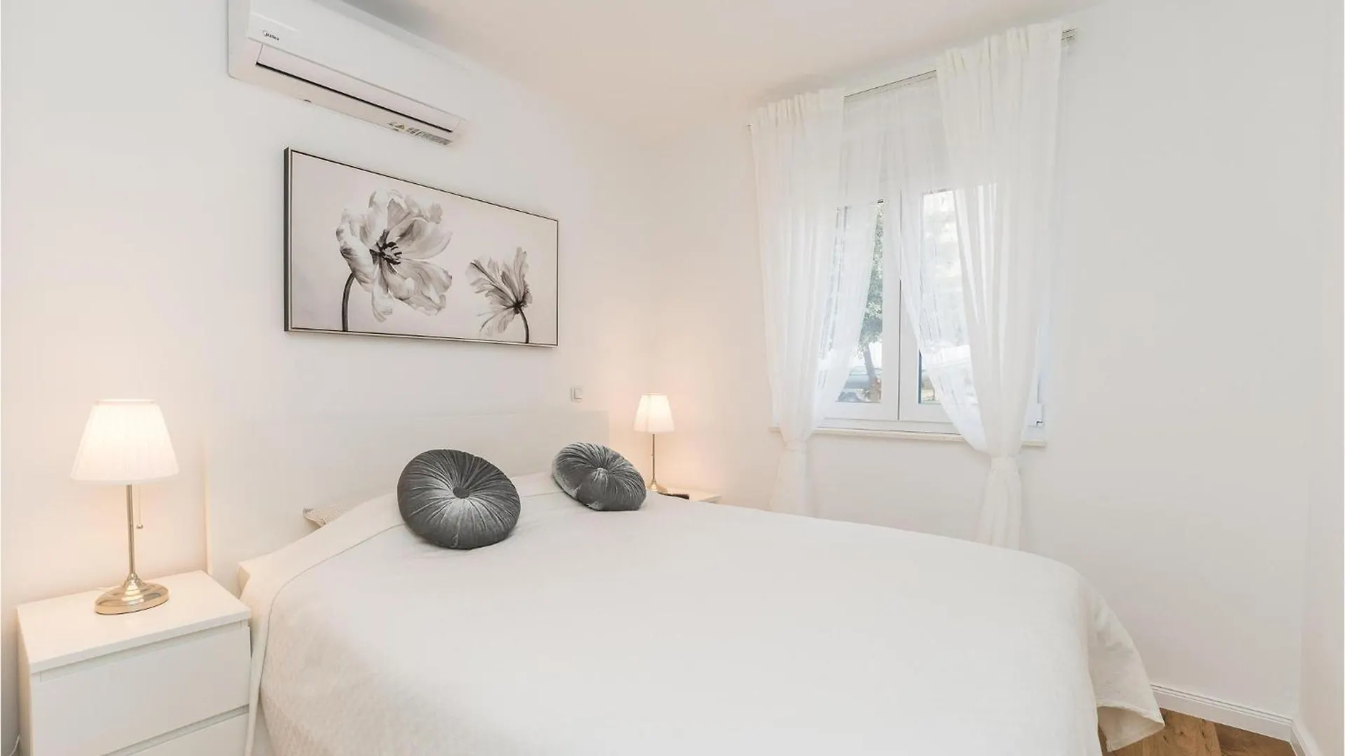 2 Bedroom Beautiful Apartment In Mandre
