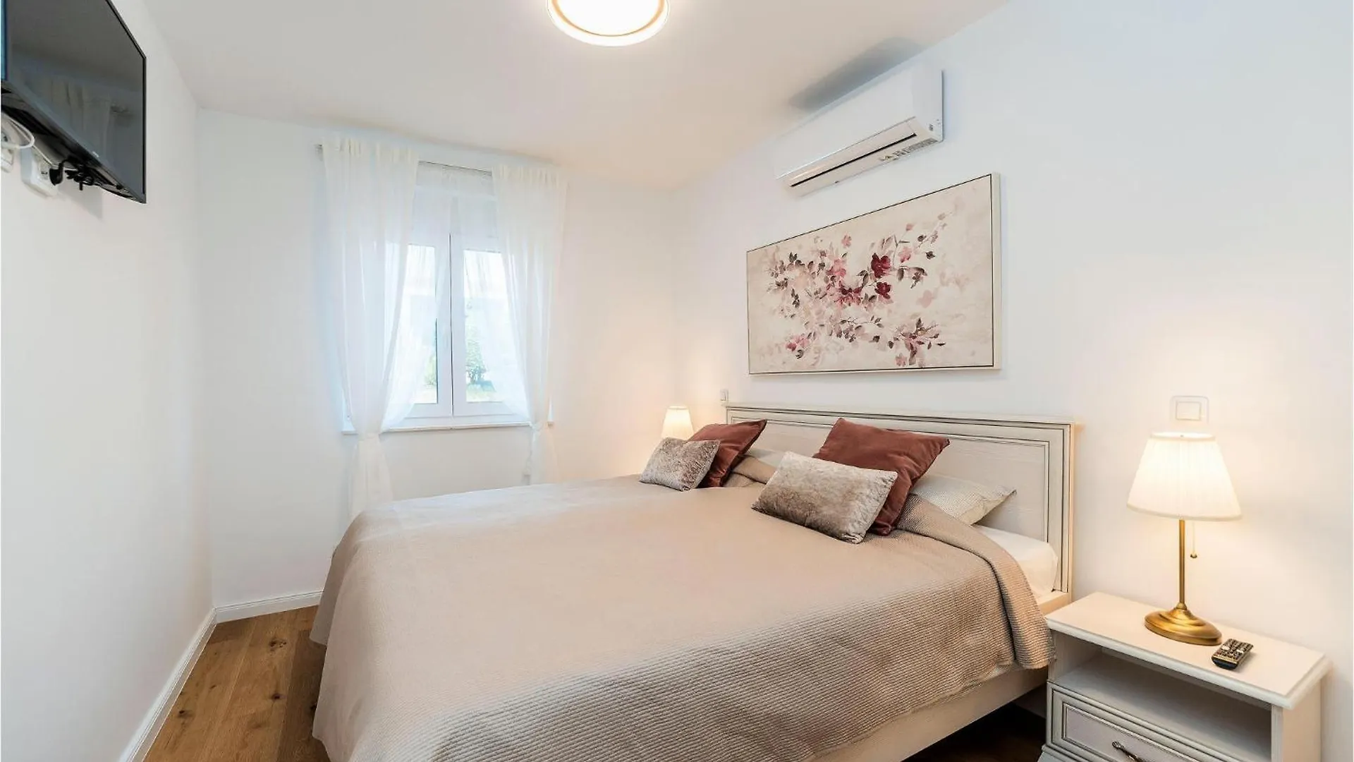 2 Bedroom Beautiful Apartment In Mandre 0*,  Croatia