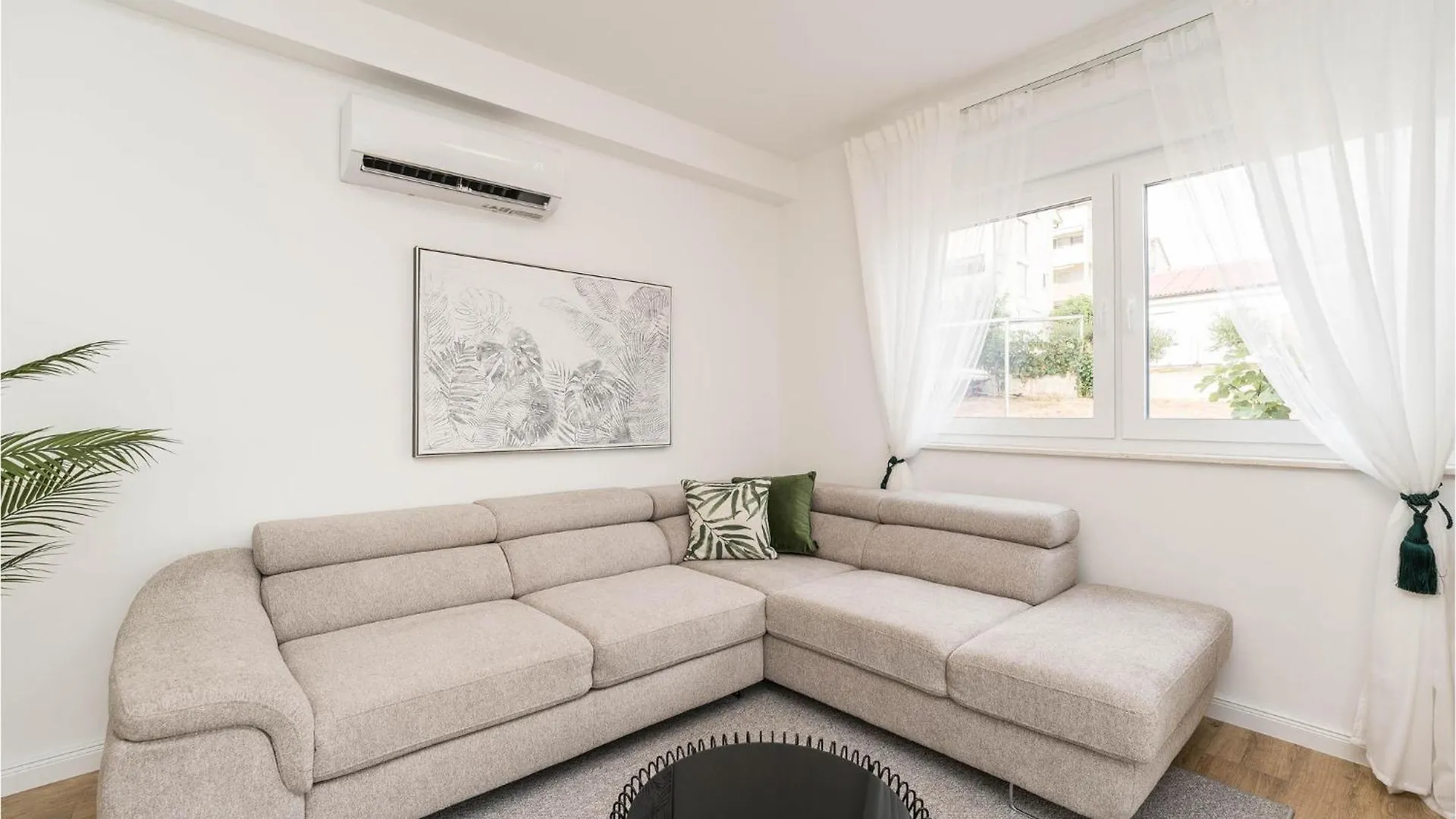 2 Bedroom Beautiful Apartment In Mandre Croatia